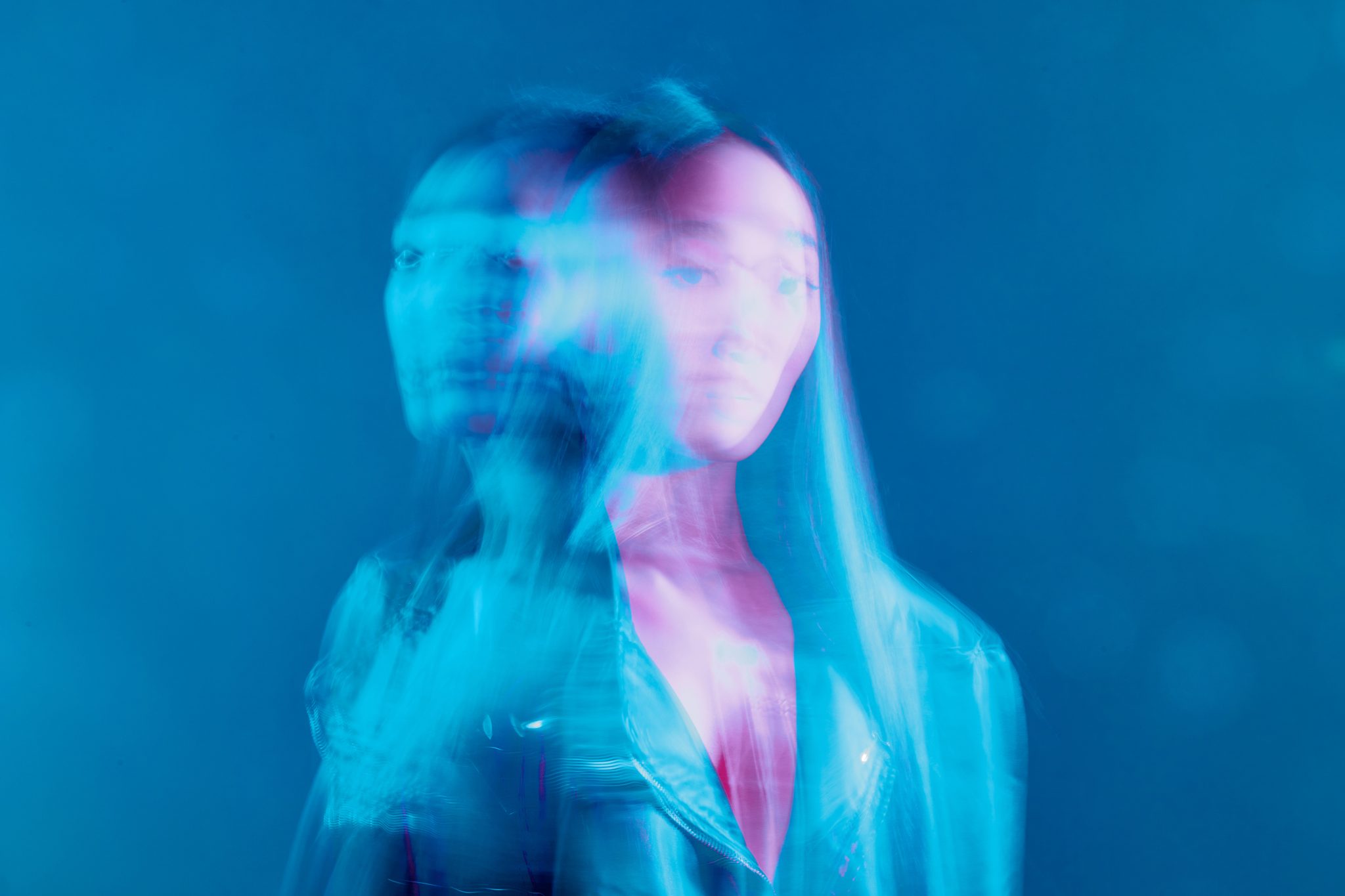 Scientists Discovered Humans Emit a Faint Light While They’re Alive That Disappears When Life Ends — Here’s What They Think Is Happening