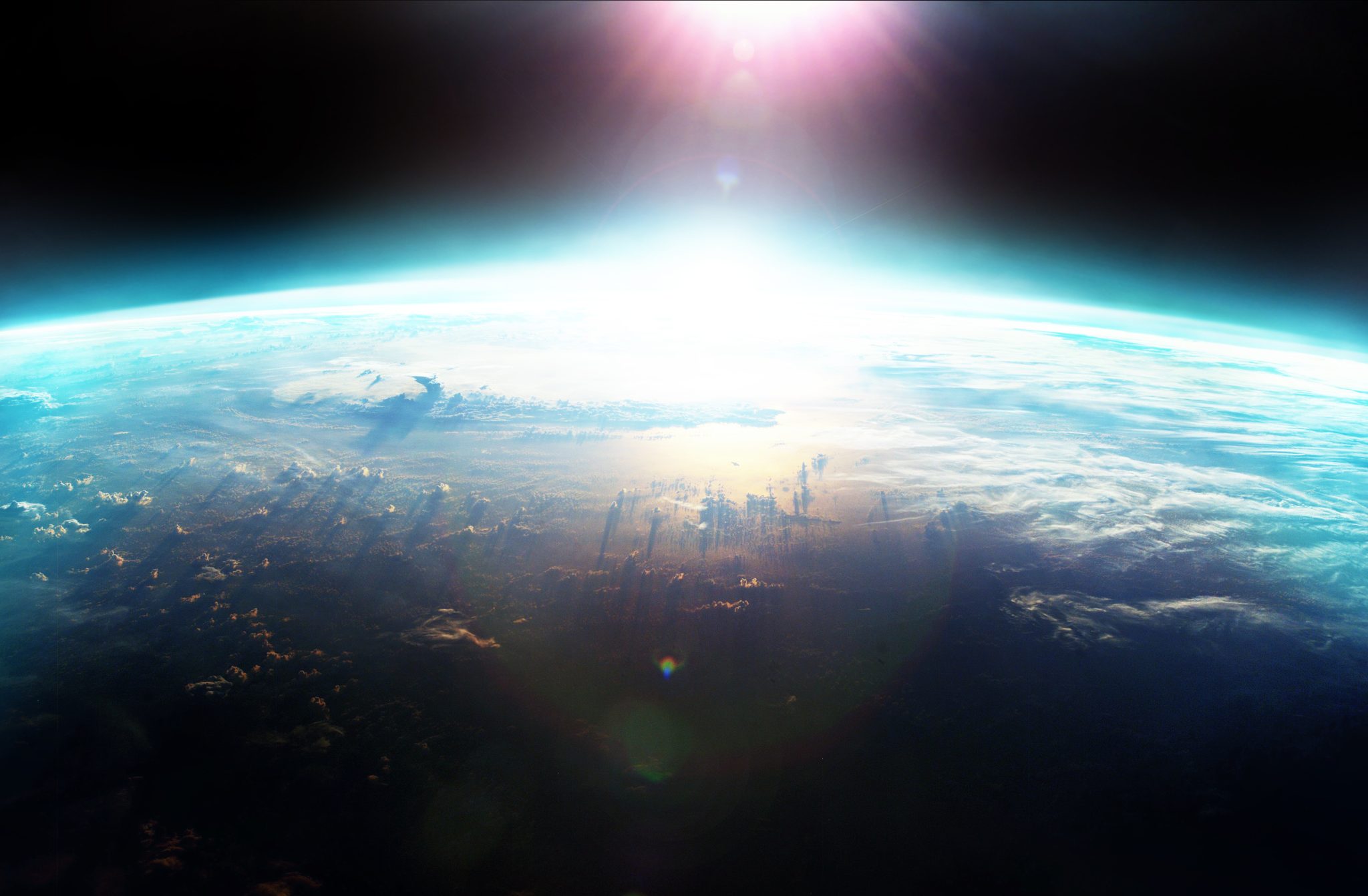 If the Sun Is in Space, Why Is There Light on Earth but Not in Space? — Here’s What Scientists Explain